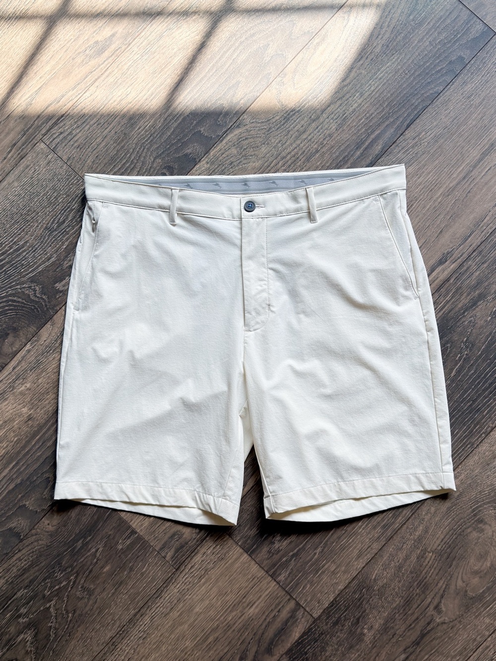 Tommy Bahama Men's 38 Stretch Golf Shorts White Nylon Blend Zip Pocket Chip Shot